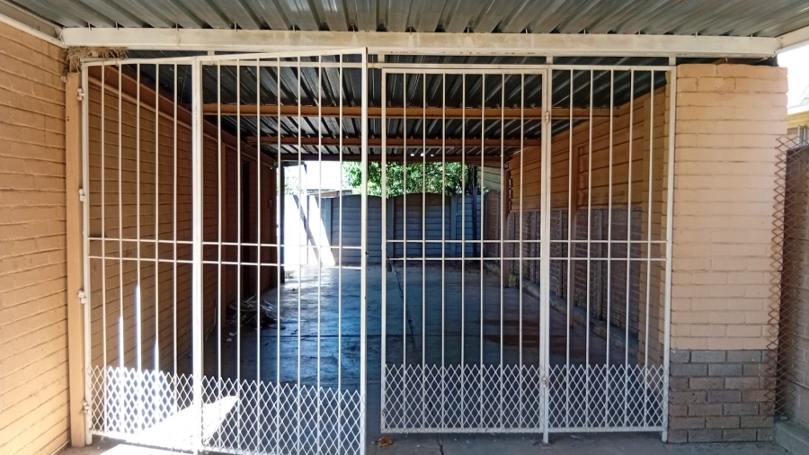 3 Bedroom Property for Sale in Uitsig Free State